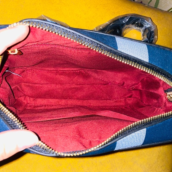 Patterned crossbody - Picture 3 of 3